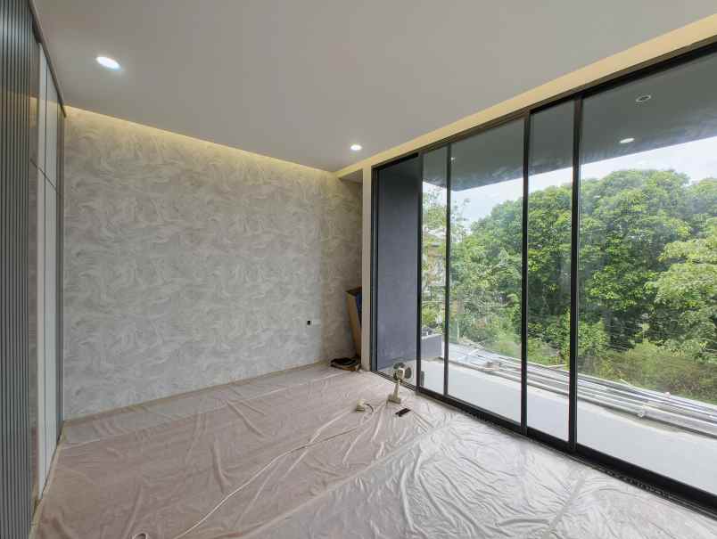 rumah baru hook semi furnished taman ratu jak bar