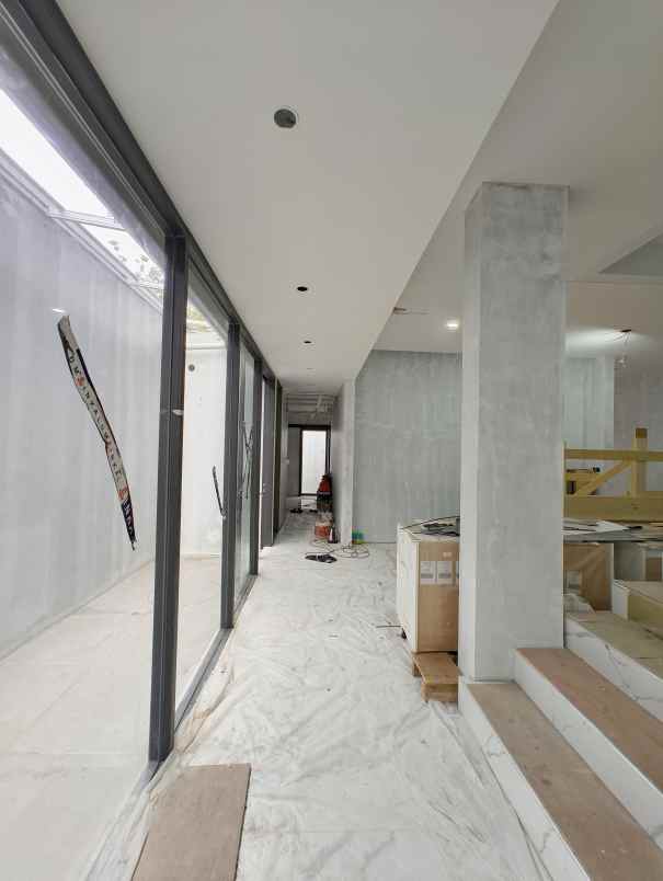 rumah baru hook semi furnished taman ratu jak bar