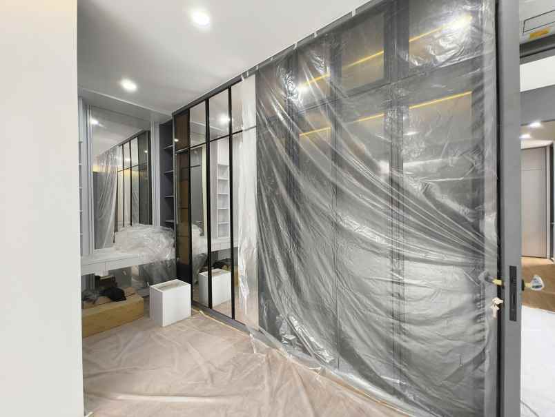 rumah baru hook semi furnished taman ratu jak bar