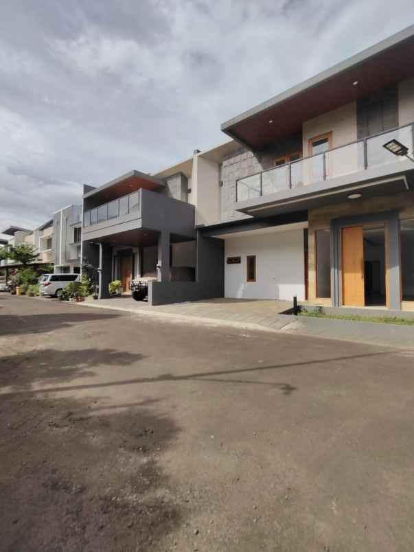 rumah baru modern house dalam townhouse siap huni