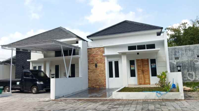 rumah cantik hanya 10 menit dari umy