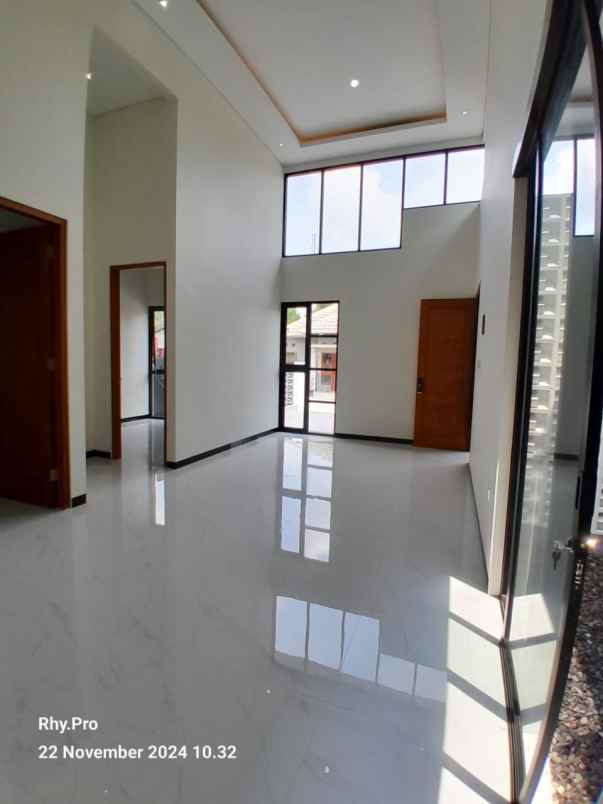 rumah cantik luas dekat kampus uii jogja