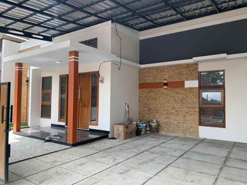 rumah cantik modern dalam cluster di dekat kampus uii