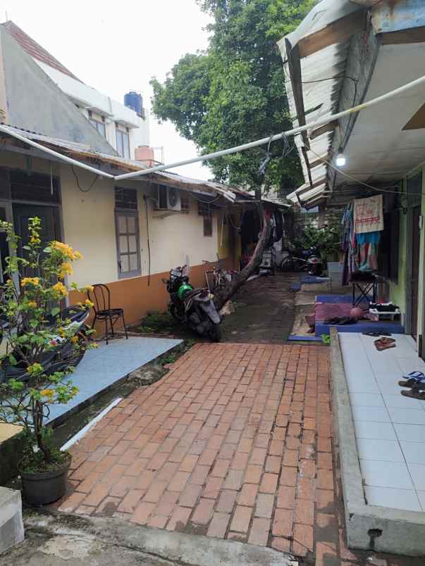 rumah dan 7 kontrakan serta 5 kos kosan