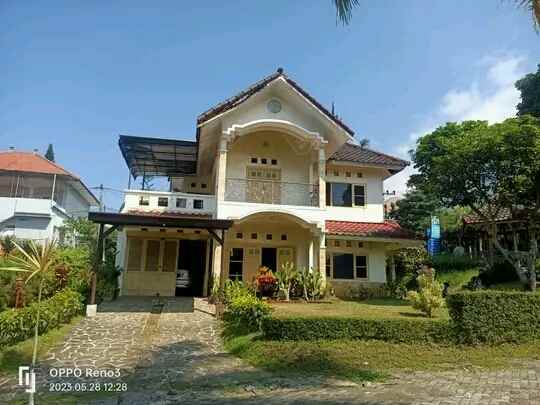 rumah dekat museum angkut batu madewo apples