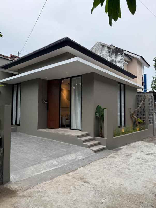 rumah dekat rs at taurot di seyegan sleman yogyakarta