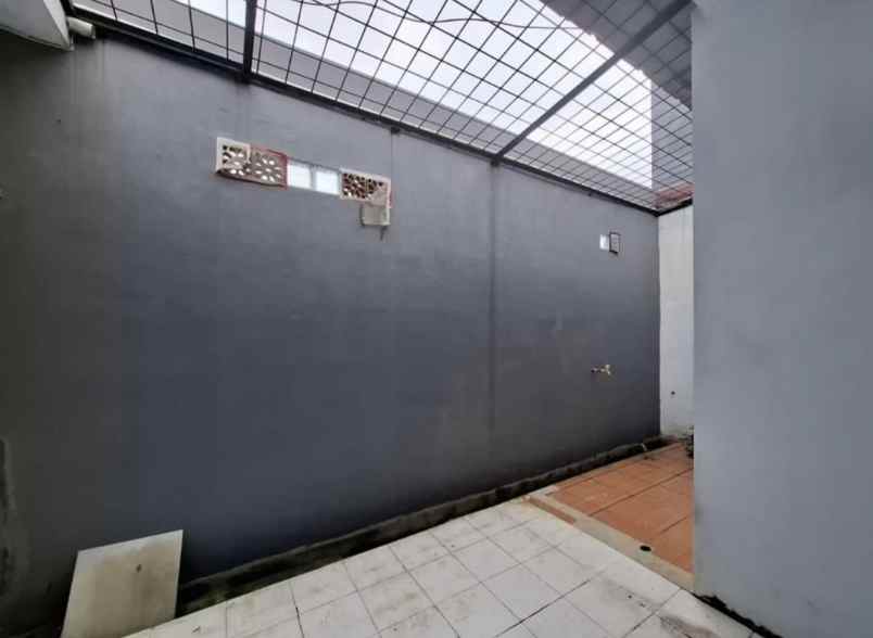 rumah dekat taman di metland menteng cakung jakarta