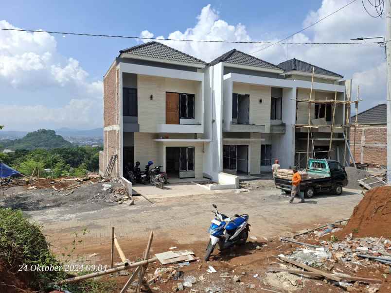 rumah exclusive di cluster baru banyumanik semarang