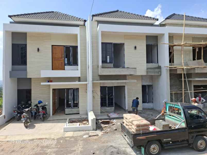 rumah exclusive di cluster baru banyumanik semarang