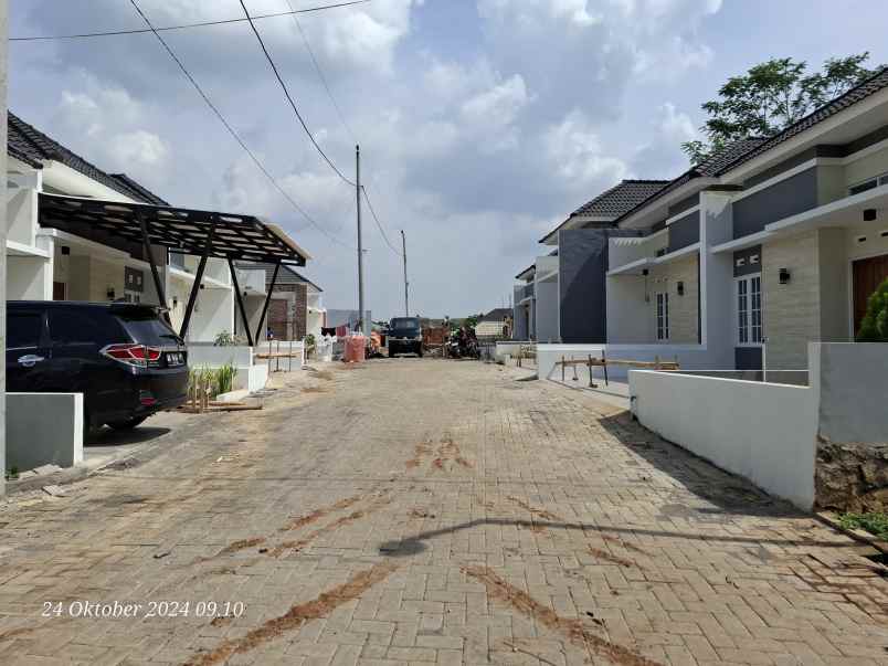 rumah exclusive di cluster baru banyumanik semarang