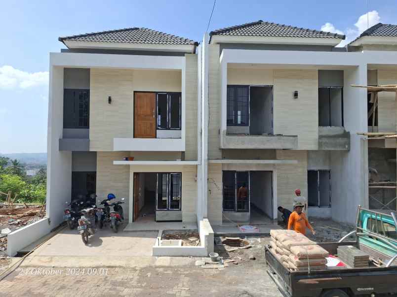 rumah exclusive di cluster baru banyumanik semarang