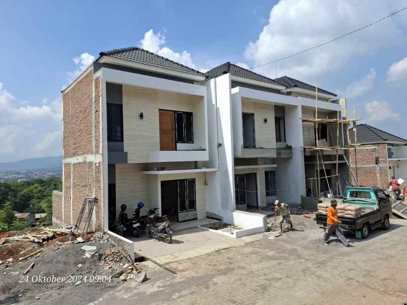 rumah exclusive di cluster baru banyumanik semarang