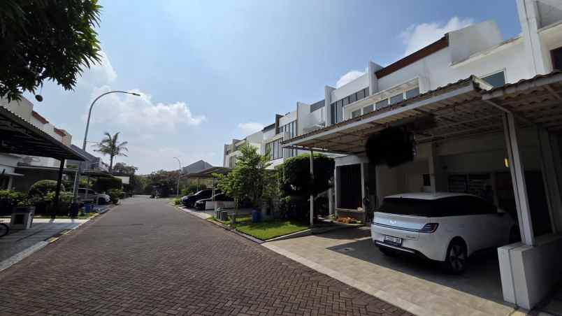 rumah full renov di cluster zebrina jgc jakarta timur