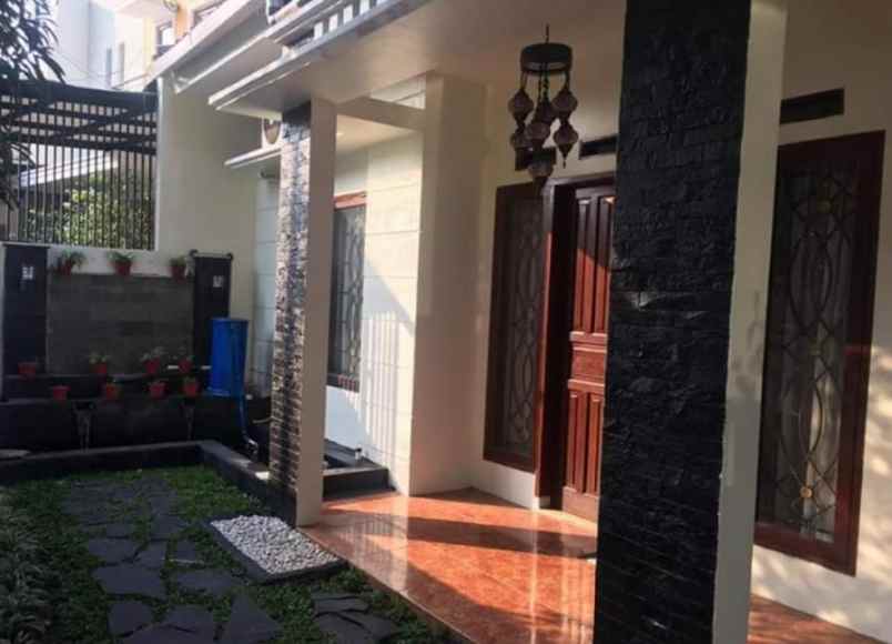 rumah jl kereta kencana ii rw