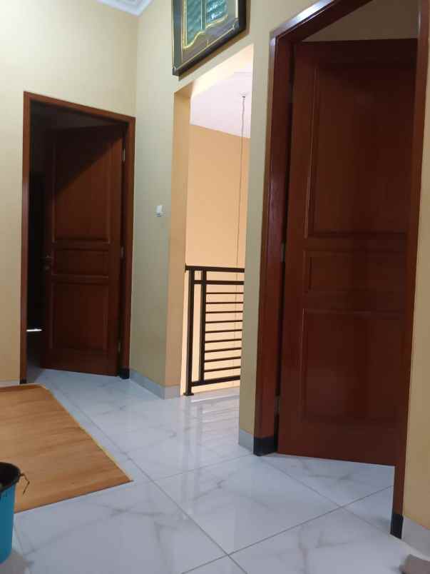 rumah jln raya jatiwaringin