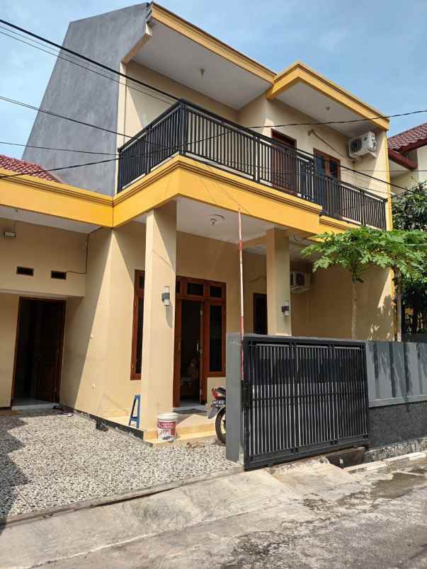 rumah jln raya jatiwaringin