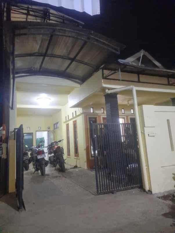 rumah kampung 2 lantai siap huni