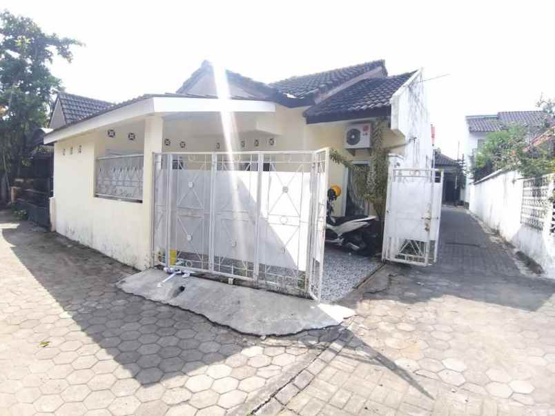 rumah kawasan elit di sariharjo sleman