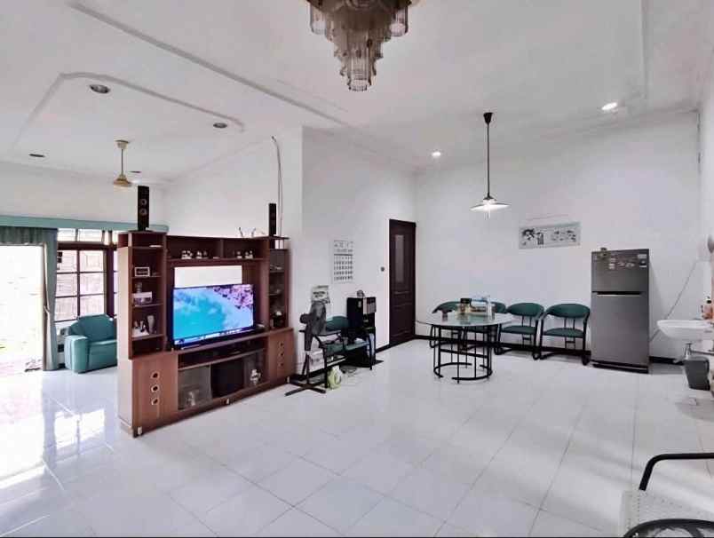 rumah lamper semarang selatan