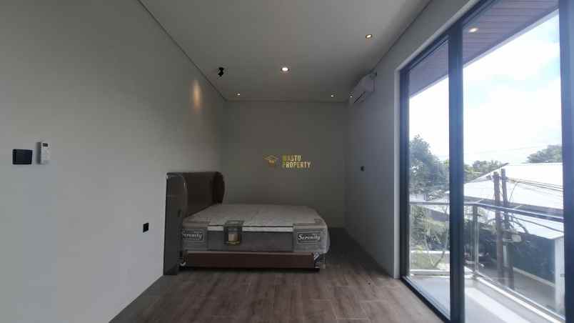 rumah mewah 2 lantai siap huni di purwomartani sleman