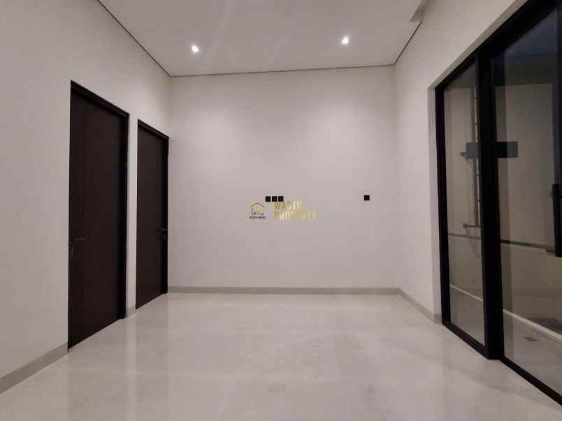 rumah mewah siap huni dekat monjali lokasi strategis
