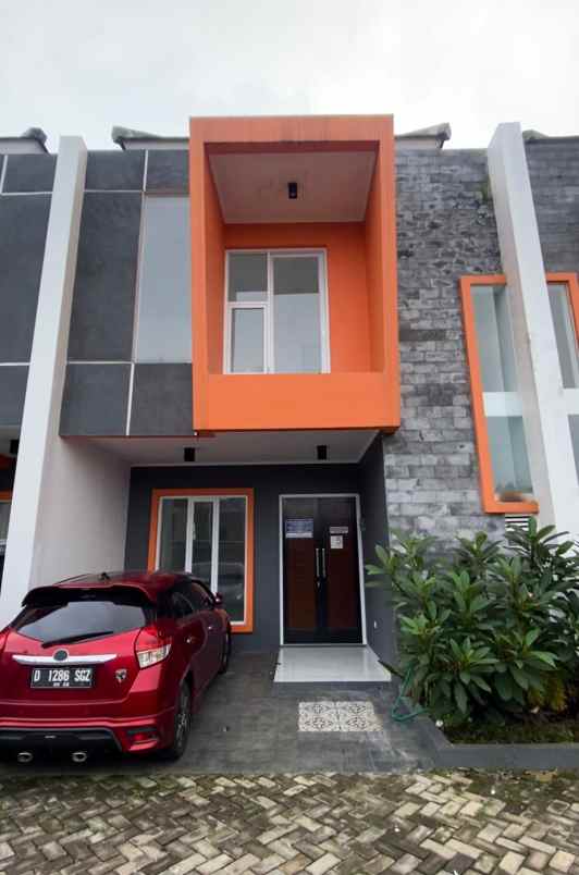 rumah minimalis 2 lantai cihanjuang