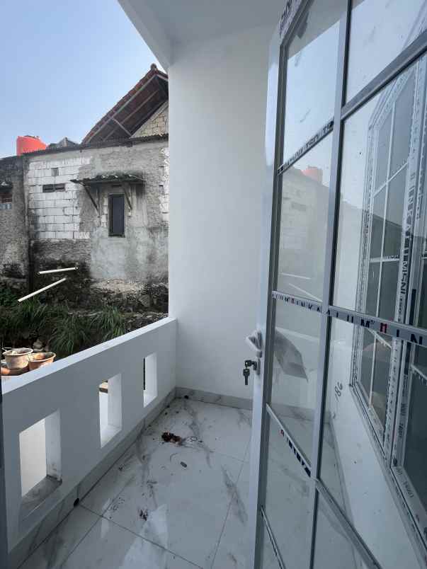 rumah minimalis 2 lantai di tanah baru depok