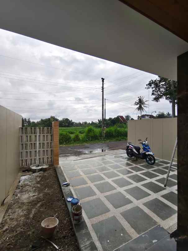 rumah modern dekat pasar gentan di jl kaliurang km 10