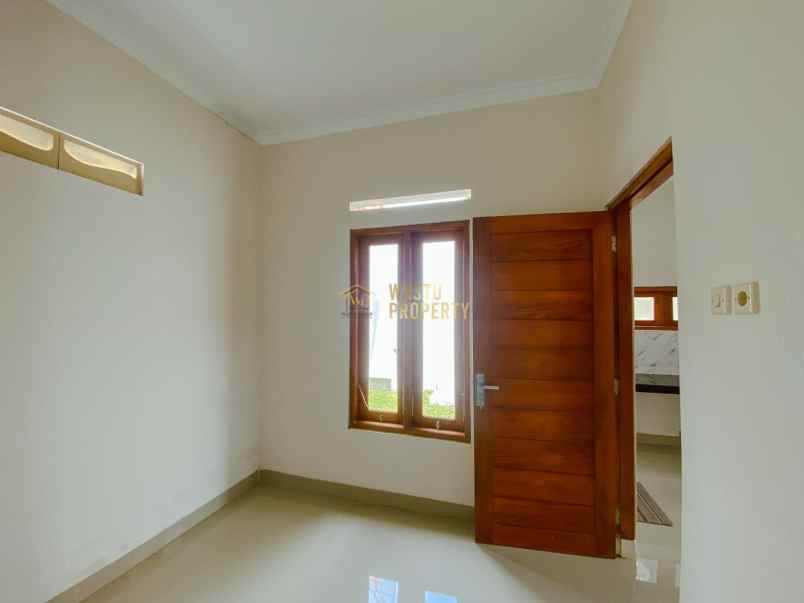 rumah modern dengan rooftop dekat jalan jogjasolo