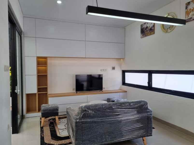 rumah modern dibelakang uii