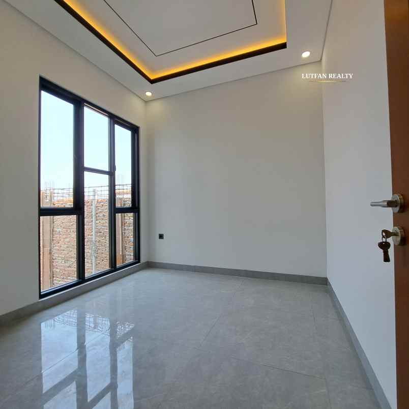 rumah modern kontemporer jagakarsa dalam cluster