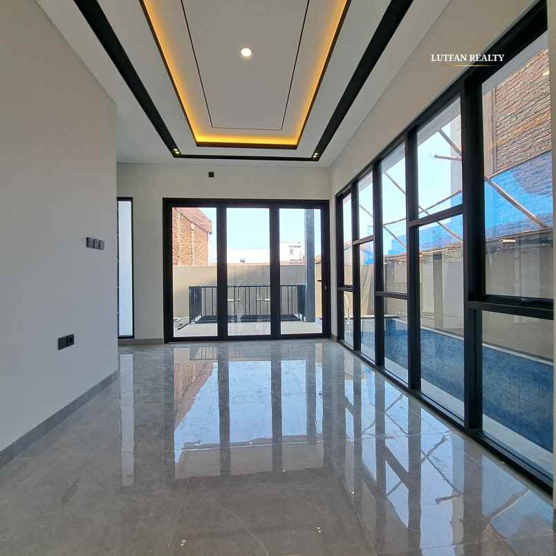 rumah modern kontemporer jagakarsa dalam cluster