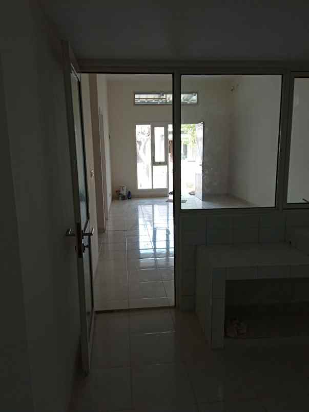 rumah murah di cluster fedora suvarna sutera tangerang