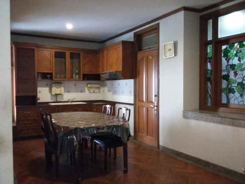 rumah pinguin mewah siap huni