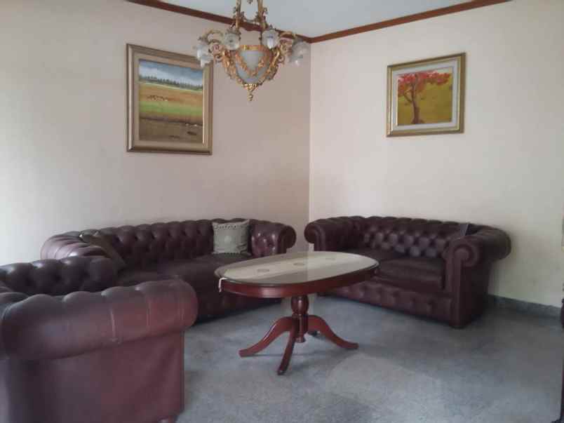 rumah pinguin mewah siap huni