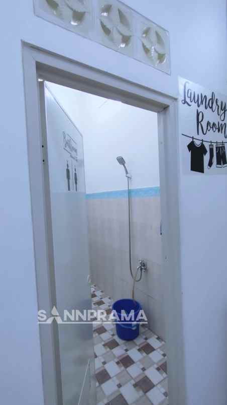 rumah second cantik banget terawat sawangan rohsann