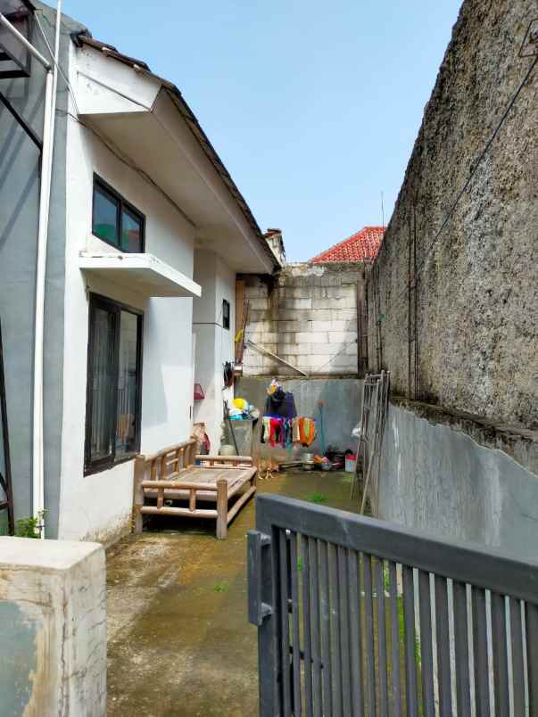 rumah second hook dalam cluster di pasir putih depok