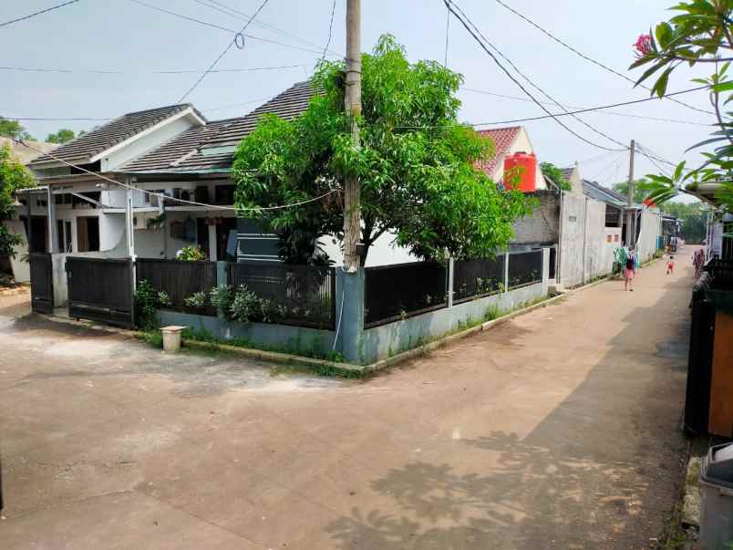 rumah second hook dalam cluster di pasir putih depok