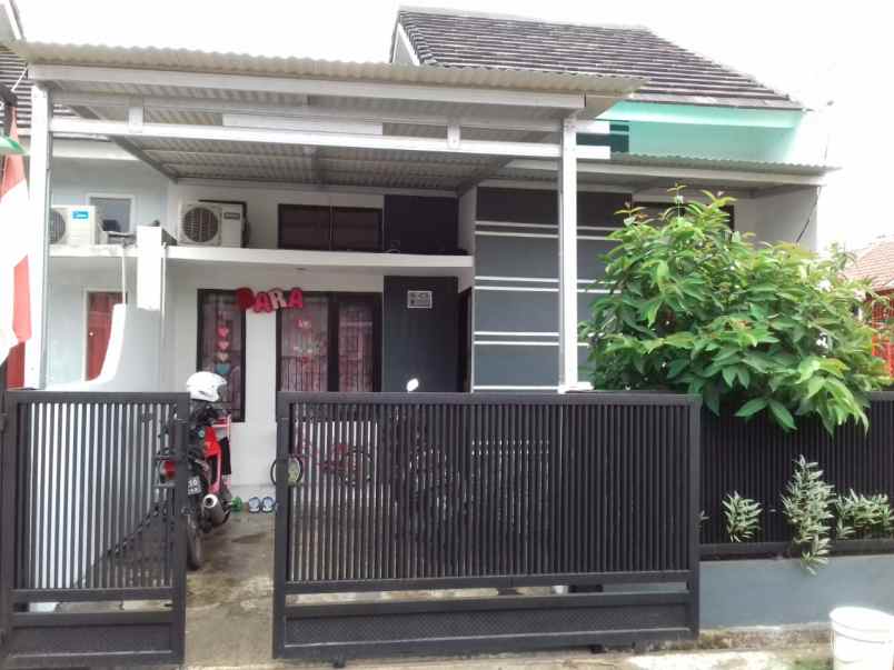 rumah second hook dalam cluster di pasir putih depok