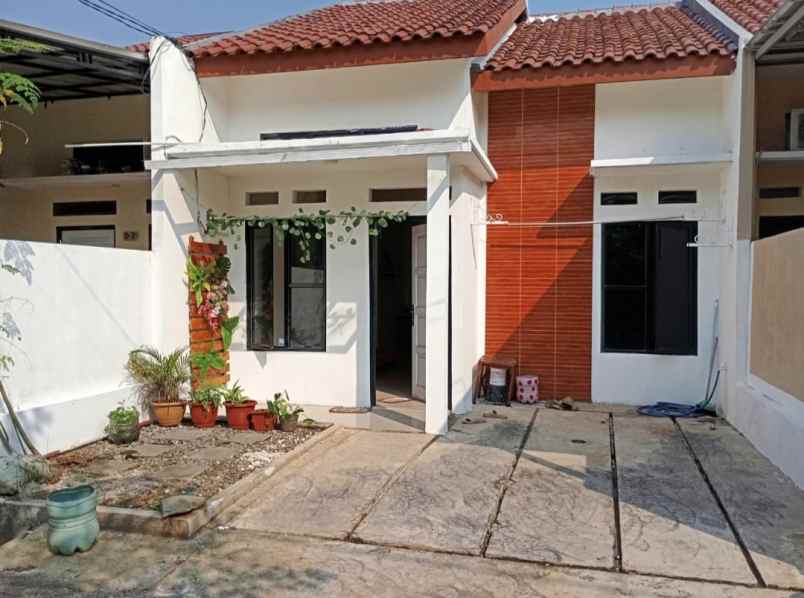 rumah second minimalis dalam cluster di bedahan depok
