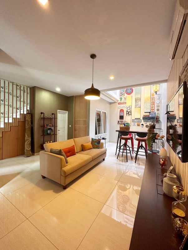 rumah seken bonus furnish di cipayung jakarta timur