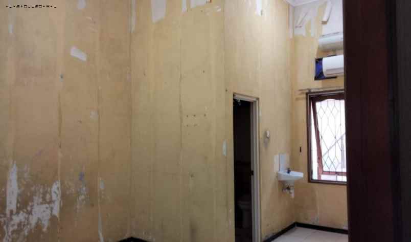 rumah setro hadap barat strategis