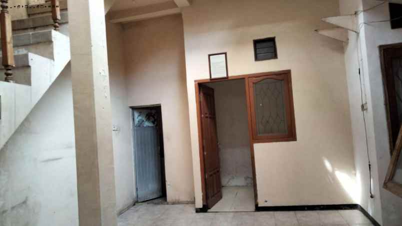 rumah setro hadap barat strategis