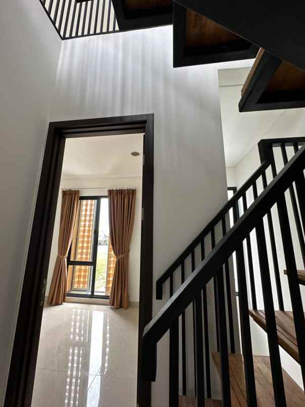 rumah siap huni di cluster mahakam jgc jakarta timur