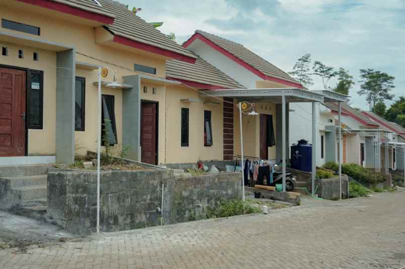 rumah subsidi minimalis di kawasan bukit katu