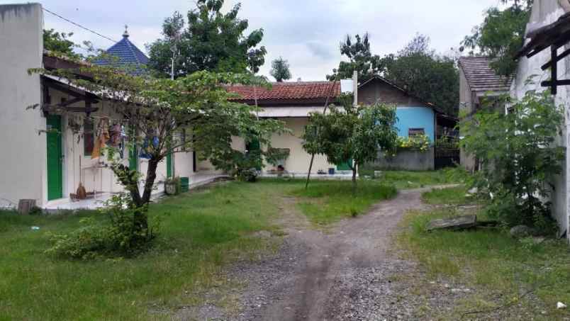 rumah tepi jl raya solo sragen