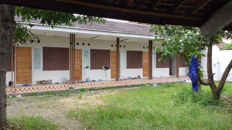 rumah tepi jl raya solo sragen