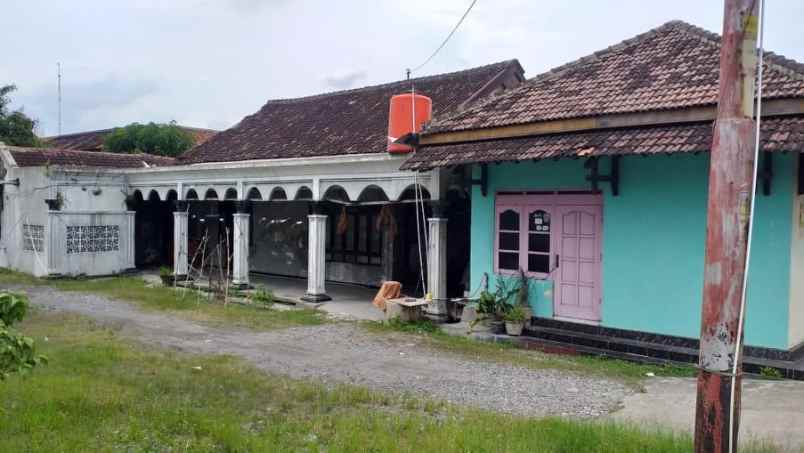 rumah tepi jl raya solo sragen