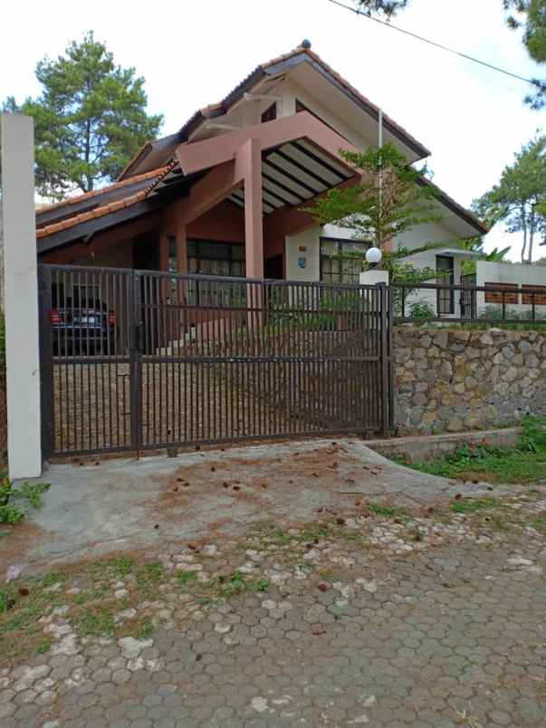 rumah villa komplek katumiri cihanjuang parongpong