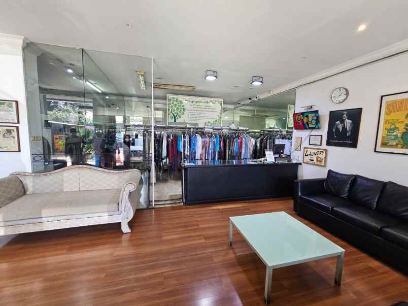 rumah zona komersial di jalan bangka jakarta selatan